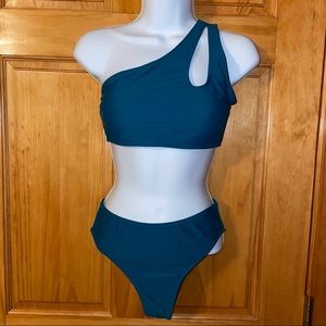 NWOT- Women’s 2 piece swimsuit